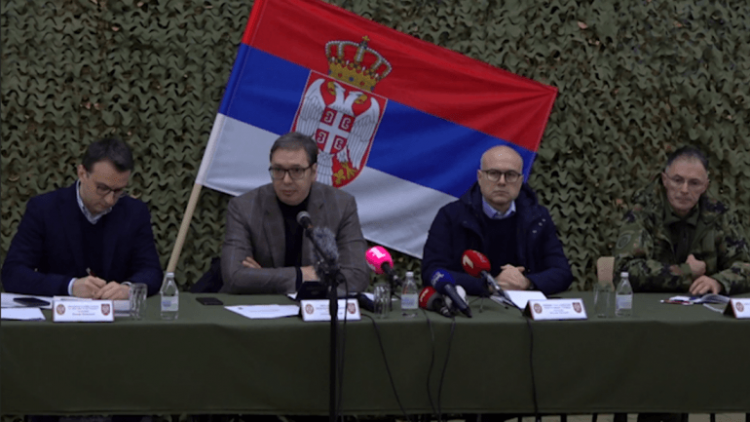 Vuçiç heq gjendjen e gatishmërisë luftarake në Forcat e Armatosura