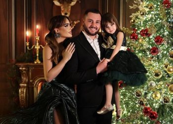 Në prag të festave, Xhensila prezanton anëtarin më të ri në familje