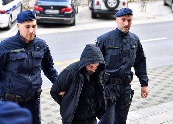 Me gjysmë milioni heroinë në makinë, dalin fotot e dy shqiptarëve