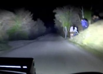 Me VIDEO – Shkojnë në gara me makina, çifti zhvishet dhe …