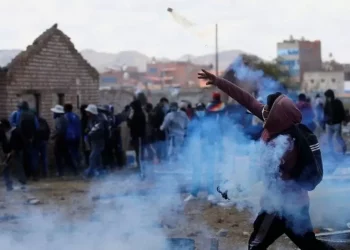 “Lironi ish-presidentin”, përleshje mes protestuesve dhe policisë
