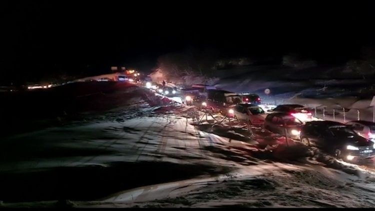 Zbllokohet pas 5 orësh qarkullimi në “Rrugën e Arbrit”