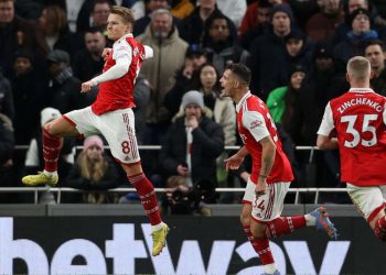 Arsenal fiton derbin ndaj Tottenham, shkëputet në krye të renditjes