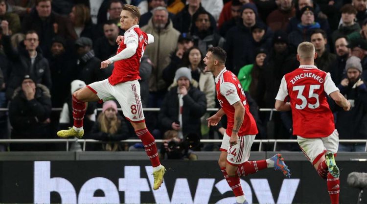Arsenal fiton derbin ndaj Tottenham, shkëputet në krye të renditjes