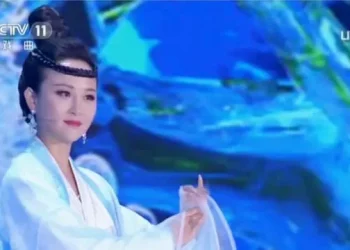 Covid në Kinë, vdekjet e të famshëmve ngjallin frikë