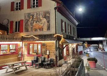 Hoteli ku mund të flini në dy vende në të njëjtën kohë