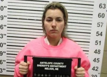 Mësuesja seks me nxënësin, tani rrezikon 20 vite burg