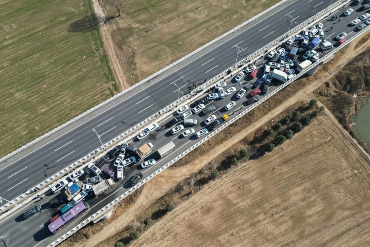 Kamioni përplaset me kortezhin e funeralit, 19 të vdekur