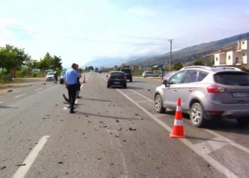 Përplasi një makinë në Kavajë, pranga 24-vjeçarit të dehur