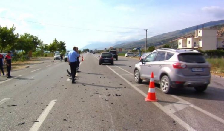 Përplasi një makinë në Kavajë, pranga 24-vjeçarit të dehur