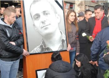 Vrasjet e 21 janarit, Policia e Tiranës në banesën e Aleks Nikës