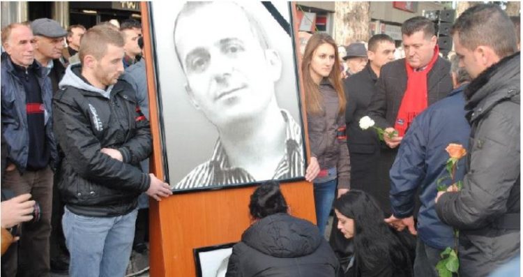 Vrasjet e 21 janarit, Policia e Tiranës në banesën e Aleks Nikës