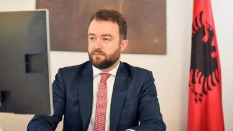 Mbi 1.2 mln euro dëme, arrestohet sekretari i Financave