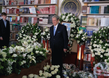 Berisha homazhe në nder të mjekut Isuf Kalo: La kontribut të çmuar