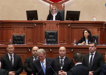 “Rama i përfshirë në mega-korrupsion”, Berisha rrethon Foltoren