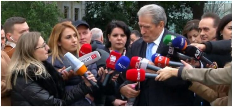 Iu publikua foto me Agron Nezën, Berisha: Njoh veç familjarë të tij