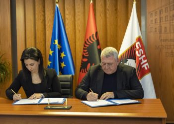 Firmoset marrëveshja “Programi i Futbollit në Shkolla” me MAS, flet Duka: Synimi, t’i afrojmë fëmijët me futbollin