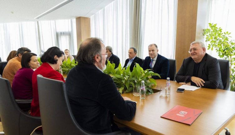 Duka priti në takim Rektorin e Universitetit të Sporteve të Tiranës