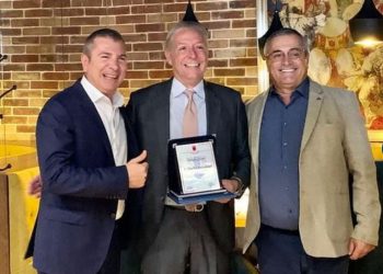 SKANDALI/ Agjenti i korruptuar i FBI u dekorua nga Bashkia Tropojë