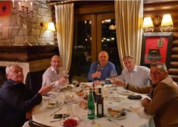 DEL FOTO, McGonigal duke darkuar me Safet Gjicin