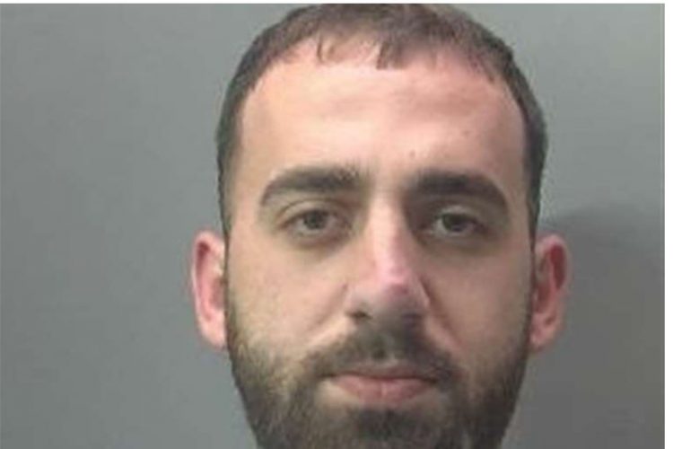 EMRI/ Shqiptari kapet me kokainë në Angli, ku e kishte fshehur