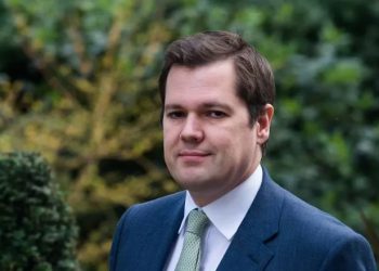 Ministri britanik ‘vrer’ ndaj shqiptarëve:Gjeni e kapini kriminelët