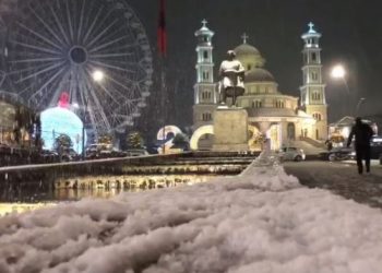 Korça përfshihet nga bora, si paraqitet situata në Dardhë