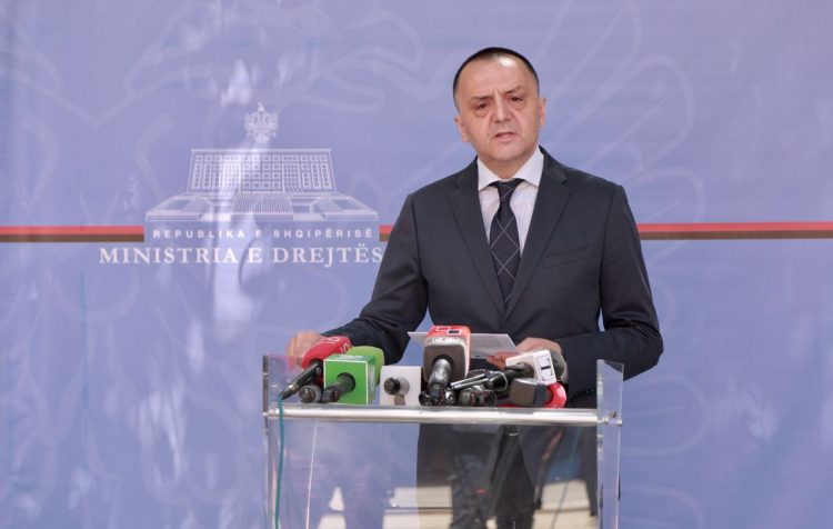 Lame thirrje Begajt: Regjistroni pronën e Presidencës