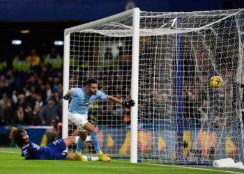 City mposht Chelsean dhe ndjek këmba-këmbës Arsenalin