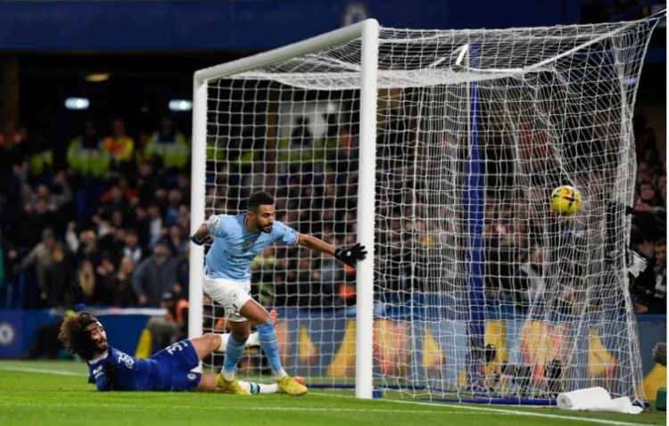 City mposht Chelsean dhe ndjek këmba-këmbës Arsenalin