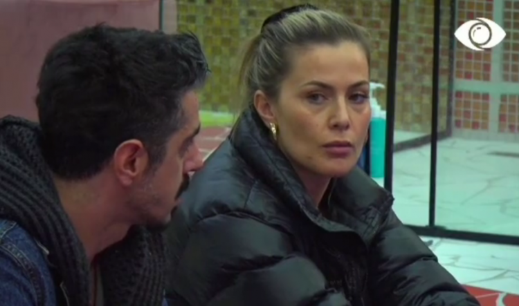 Shpërthen Olta: Do marr valixhet e do iki