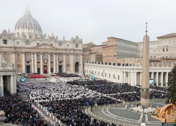FOTO/ I jepet lamtumira Papa Benediktit