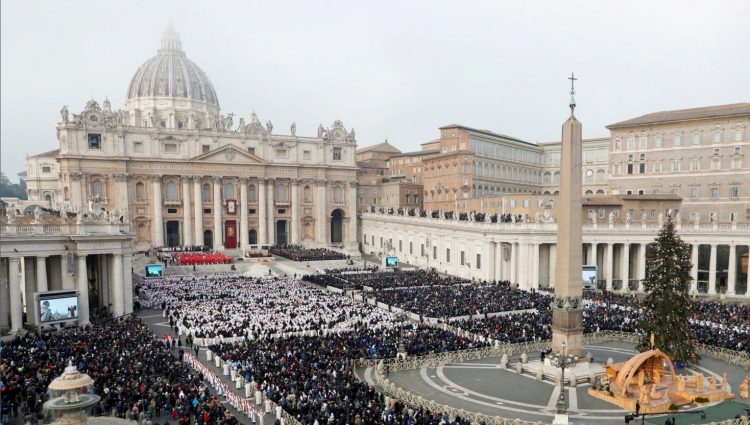 FOTO/ I jepet lamtumira Papa Benediktit