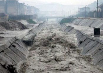 Moti i keq sjell probleme në Elbasan, ‘fryhet’ Përroi i Zaranikës