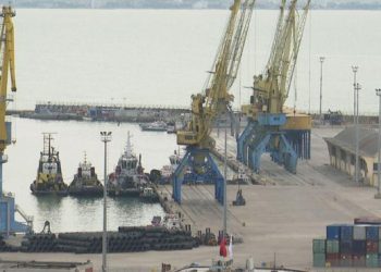 Moti i keq, shtyhet nisja e trageteve drejt Barit