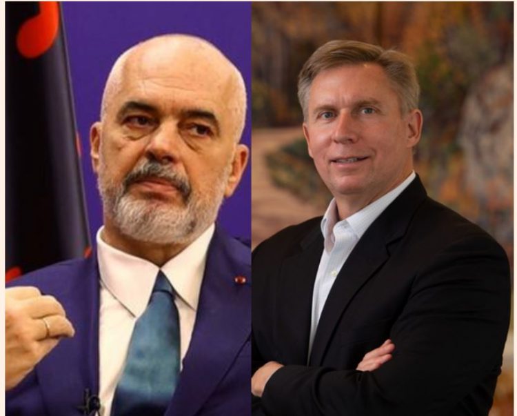 Skandali, ish-agjenti tjetër i FBI-së mori kontratë nga qeveria