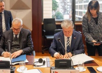 Shumë ngjarje të pazbardhura, Rrumbullaku takim pune në Itali