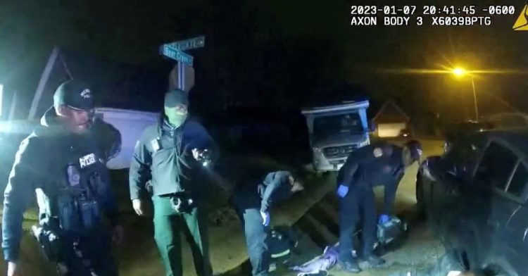 Policia publikon filmimet nga rrahja fatale e afrikano-amerikanit