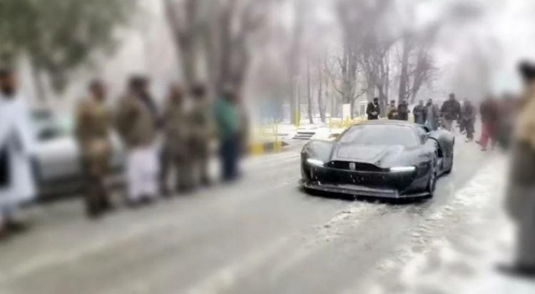 Talebanët prezantojnë supermakinën e prodhuar në Afganistan