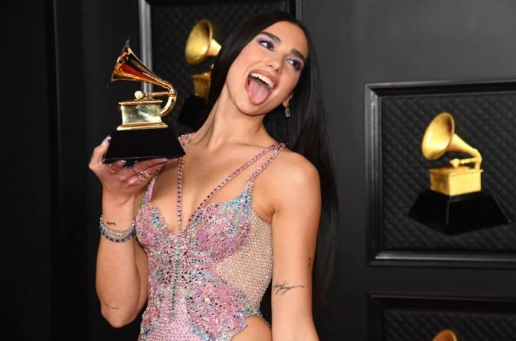 “Dua Lipa po ndërton rezidencën miliona dollarëshe në Shqipëri”