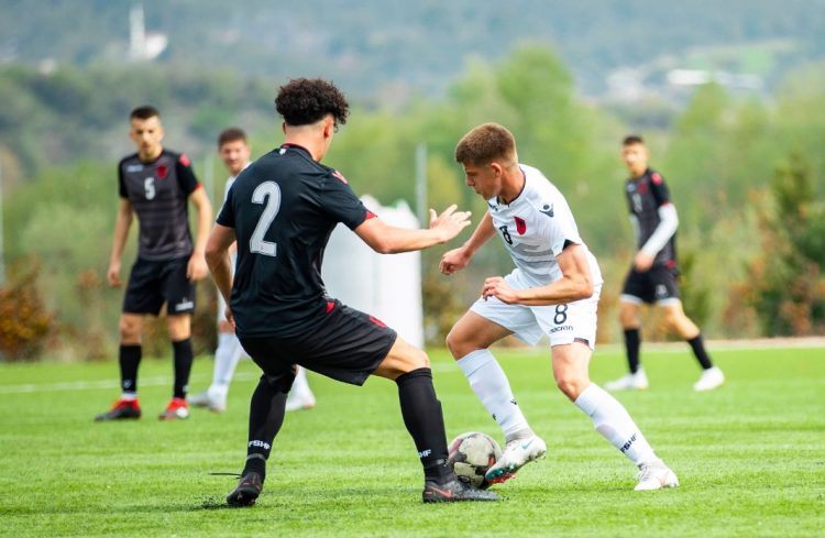 Kombëtarja U-19 zbret në fushë, trajneri Cungu teston 32 futbollistë të rinj