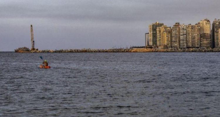 Një qytet i madh në Mesdhe po fundoset!