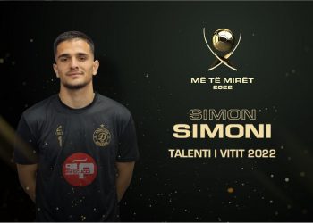 Futbollisti Simon Simoni merr çmimin “Talenti i vitit 2022”