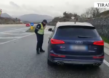 VIDEO/ Me 216 km në orë e pa patentë, arrestohet 18-vjeçari