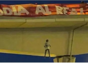 Tronditet Madridi, një kukull e Vinicius Jr e varur mbi një urë