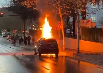 Merr flakë makina në Tiranë