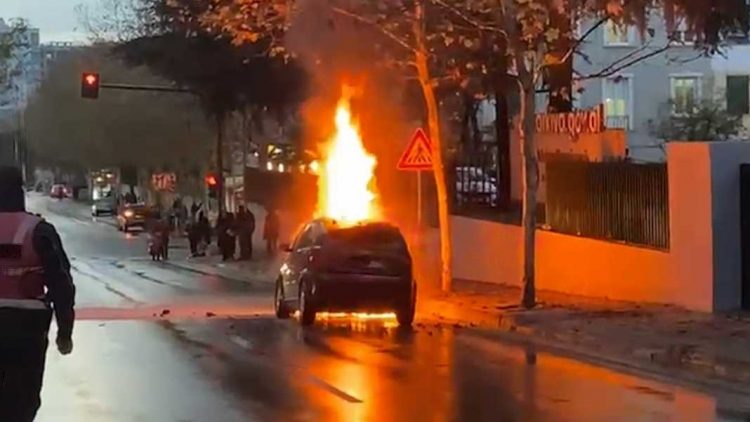 Merr flakë makina në Tiranë