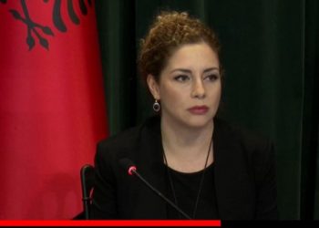 Xhaçka vihet në siklet, pyetet për ‘investitorët strategjikë’