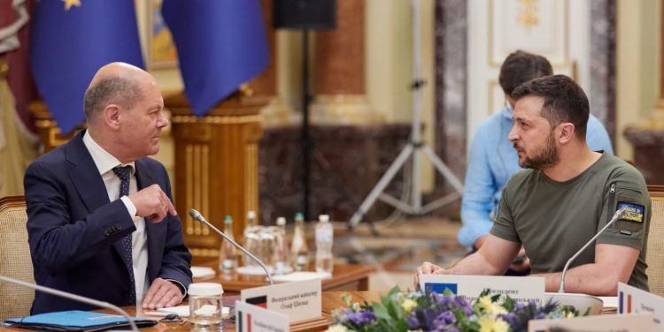 Gjermanisë i bëhet presion ta furnizojë Ukrainën me tanke