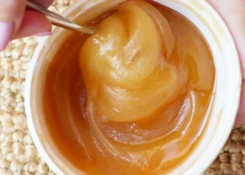 Mjaltë me kanellë, si të bëni vetë antibiotikun natyral